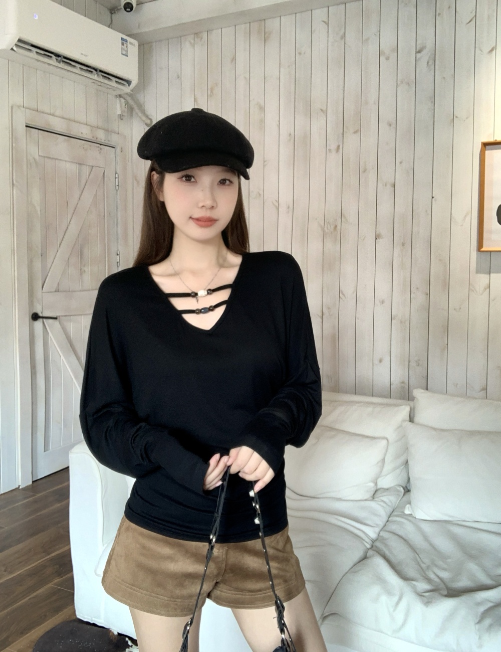 Slim V-neck beads tops large yard niche T-shirt