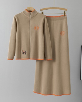 Long sleeve mixed colors coat knitted short skirt 2pcs set