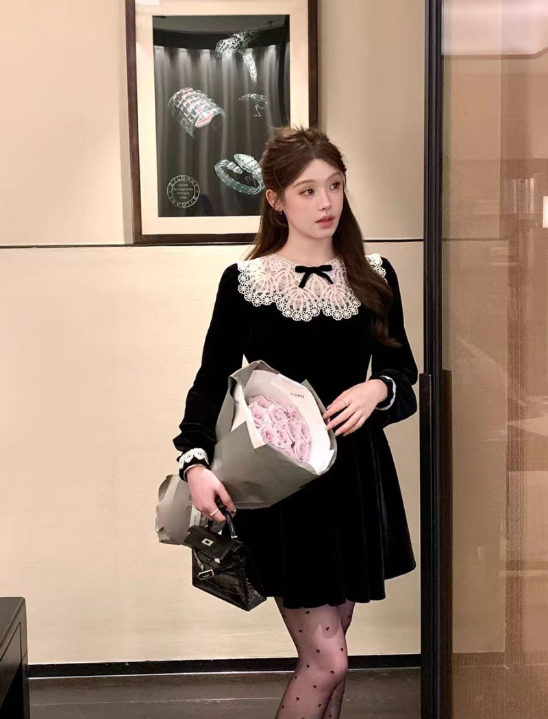 Velvet long sleeve lace dress