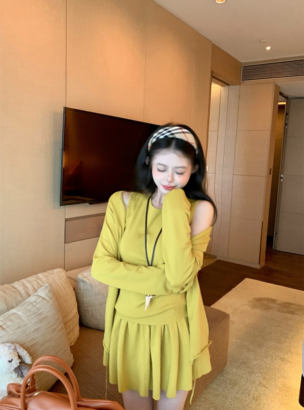 Show young knitted short skirt pleated vest 3pcs set