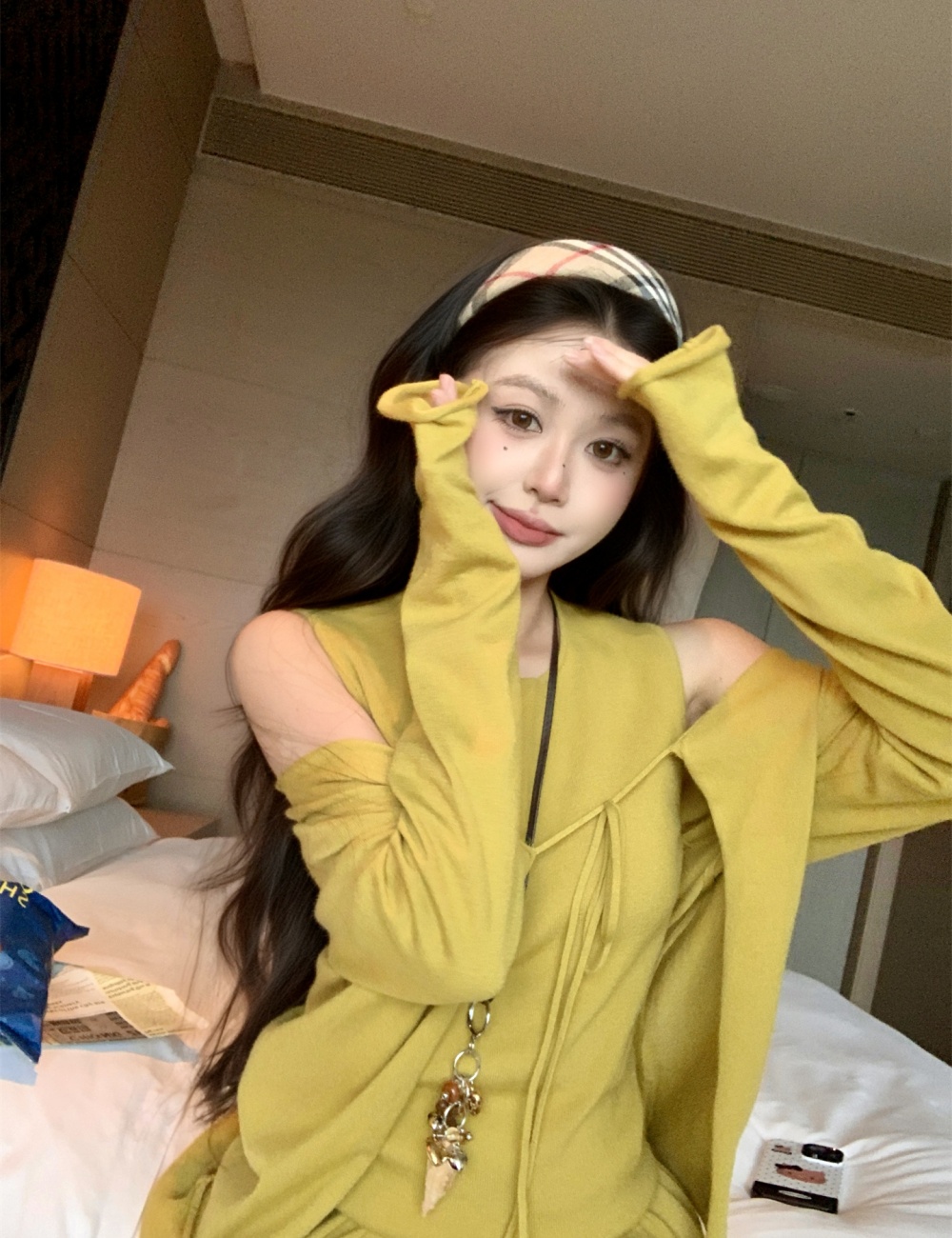 Show young knitted short skirt pleated vest 3pcs set