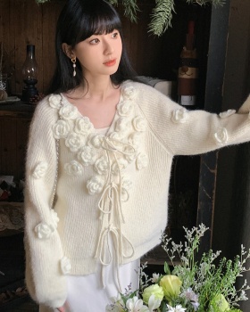 Spring V-neck frenum placket flowers sweater for women