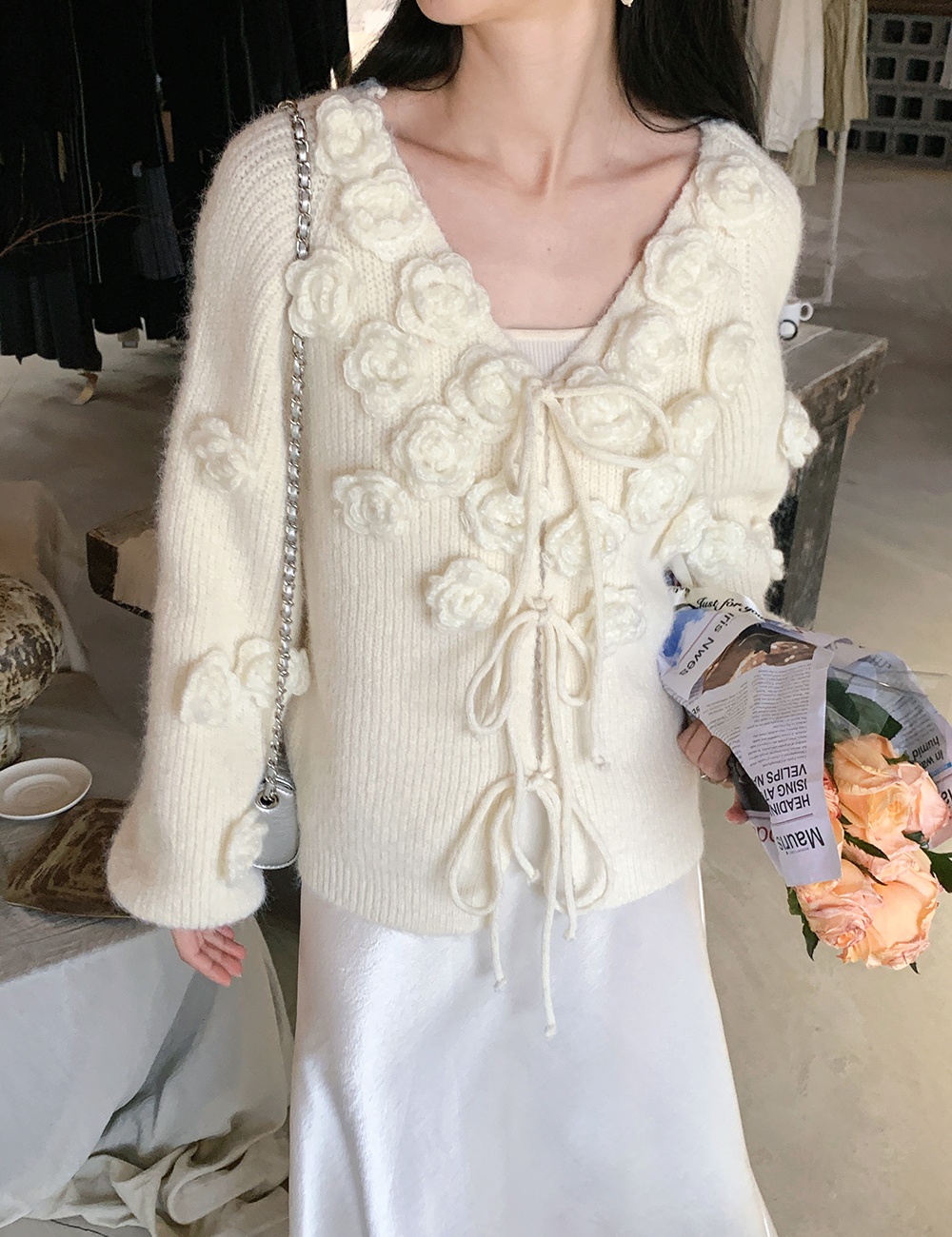 Spring V-neck frenum placket flowers sweater for women