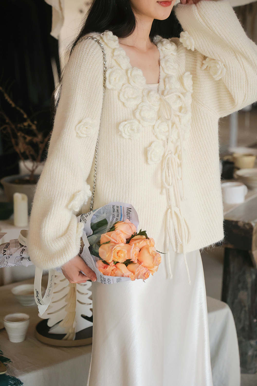 Spring V-neck frenum placket flowers sweater for women
