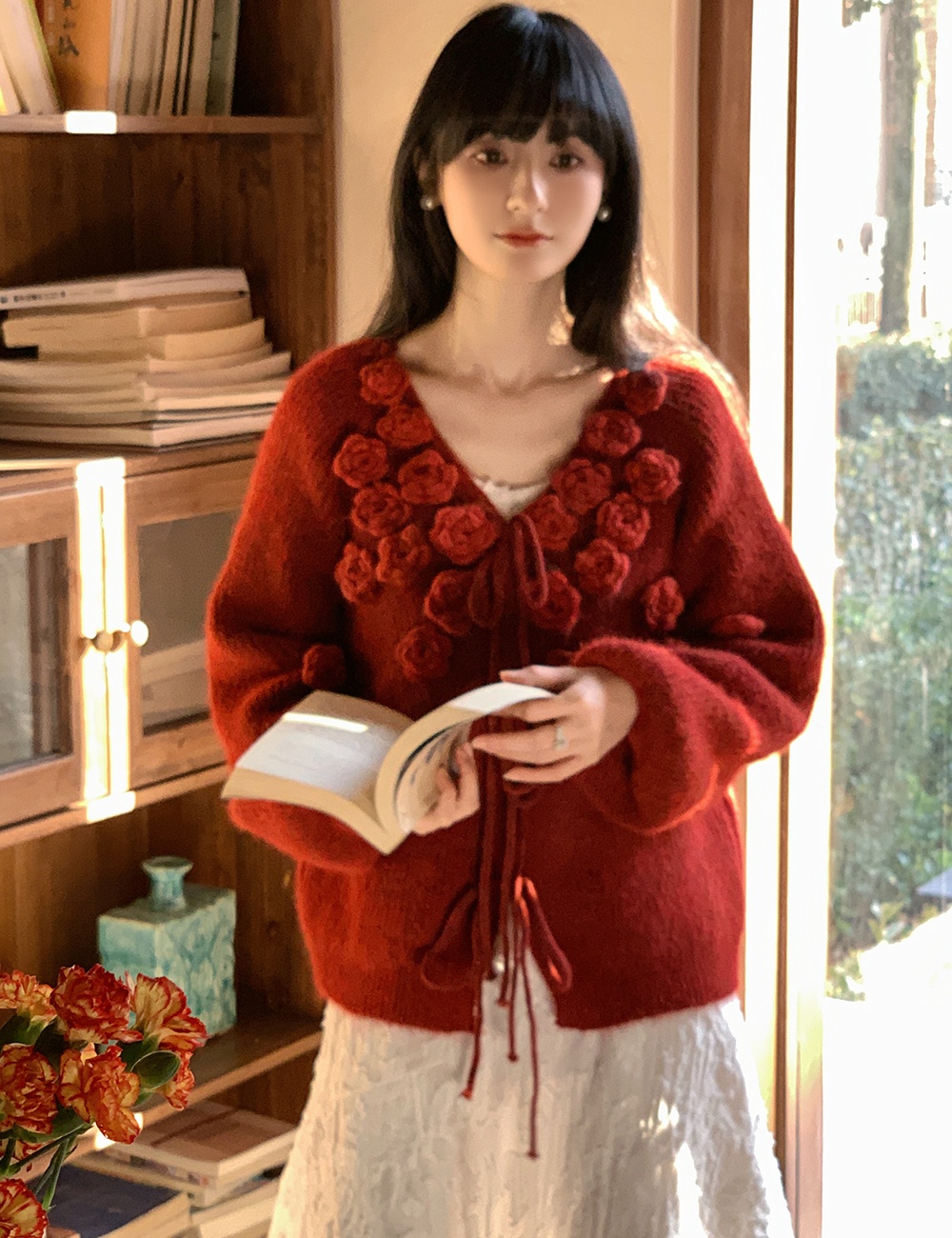 Spring V-neck frenum placket flowers sweater for women