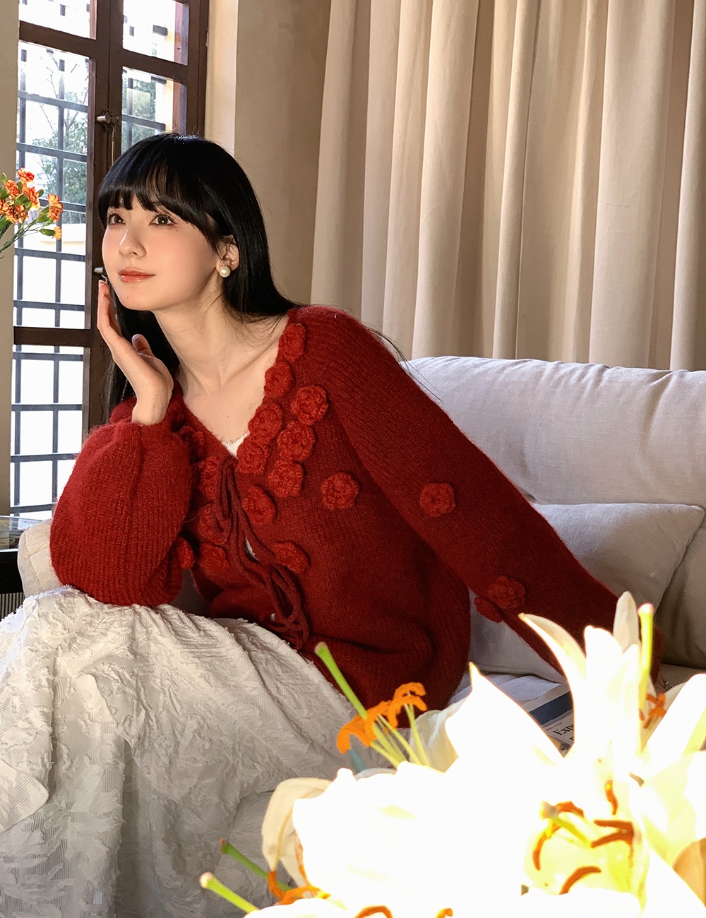 Spring V-neck frenum placket flowers sweater for women