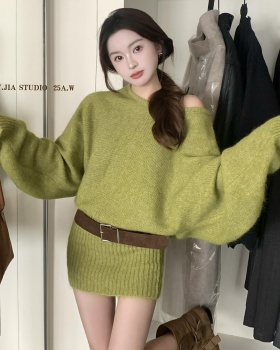 Slim spicegirl autumn knitted with belt dress