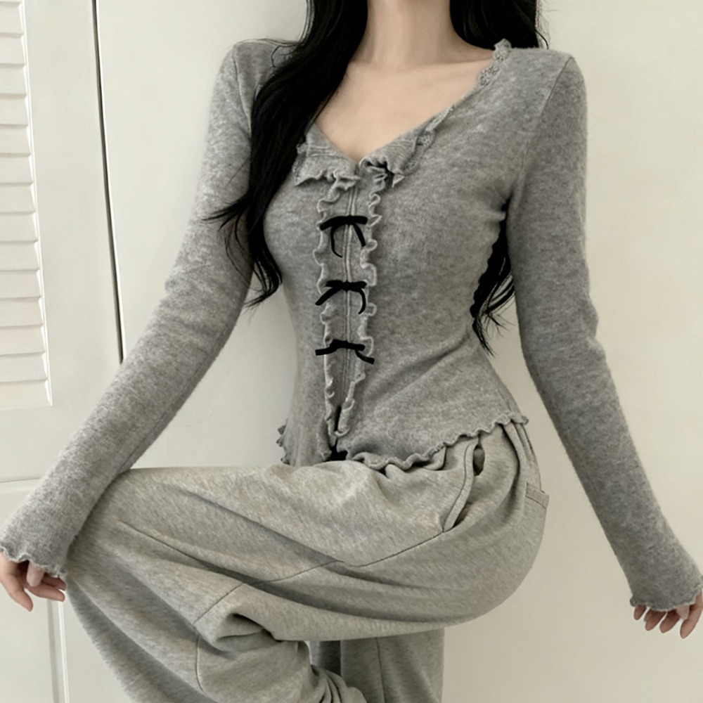 Spring and autumn sweater bottoming shirt