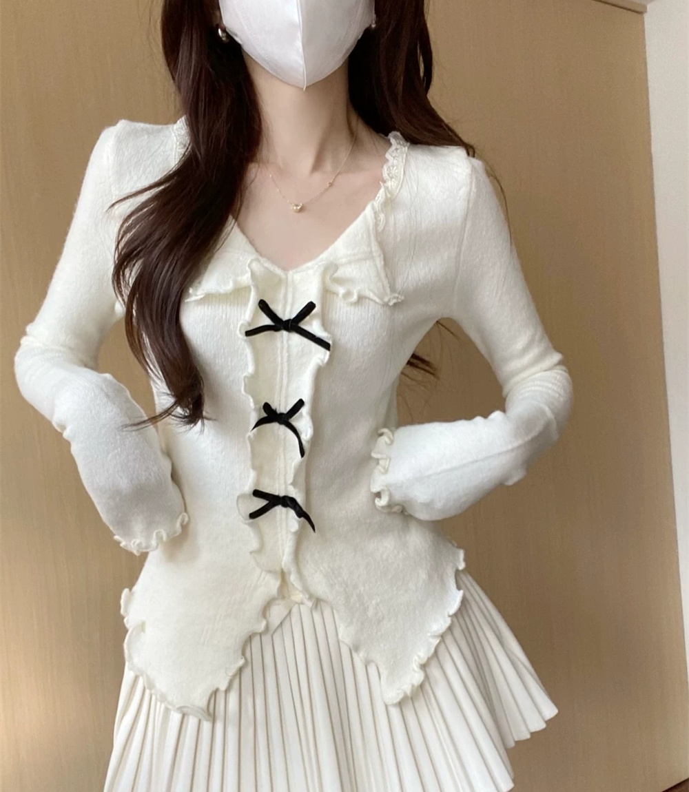 Spring and autumn sweater bottoming shirt