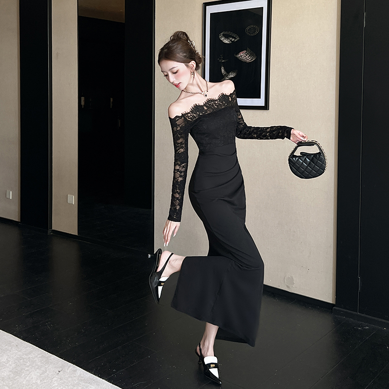 Pinched waist inside the ride flat shoulder splice dress