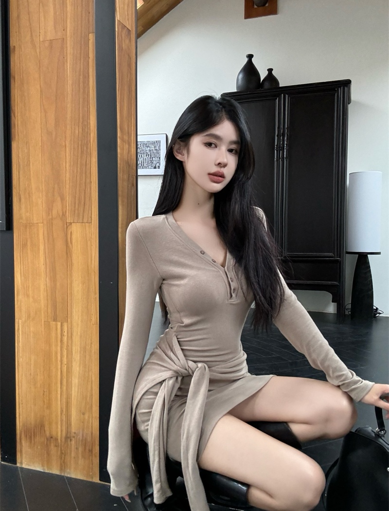 Pseudo-two bandage autumn and winter dress for women