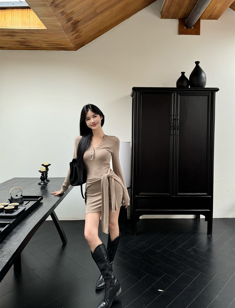 Pseudo-two bandage autumn and winter dress for women