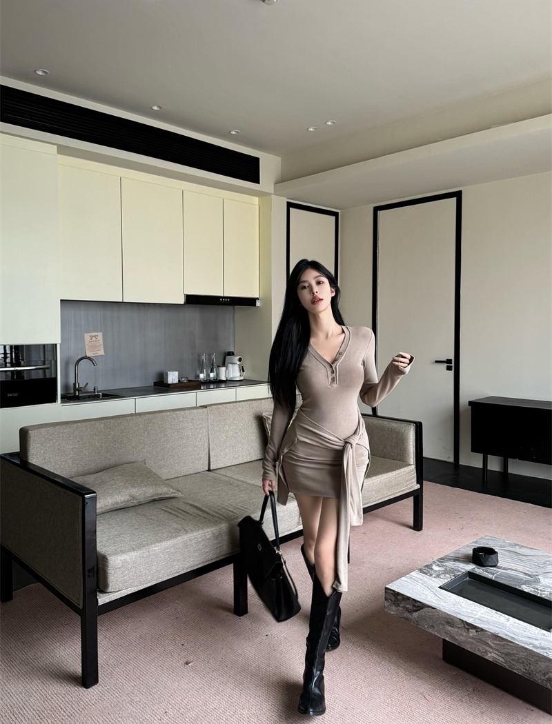 Pseudo-two bandage autumn and winter dress for women
