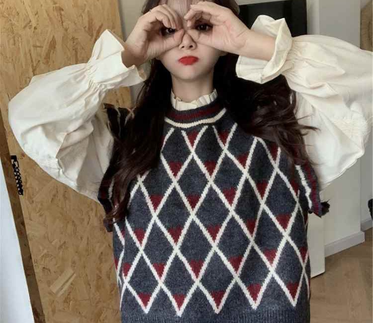 Knitted sweater sleeveless waistcoat for women