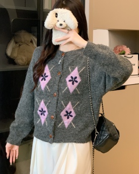 Embroidery round neck quilted sweater lazy retro cardigan
