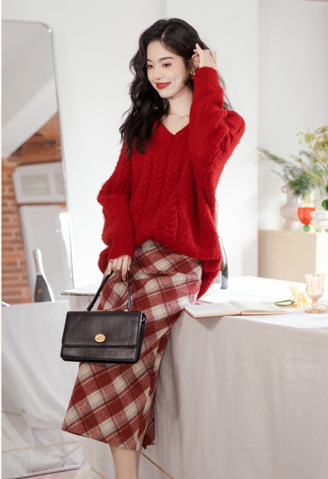 Twist knitted loose sweater lazy red V-neck skirt a set