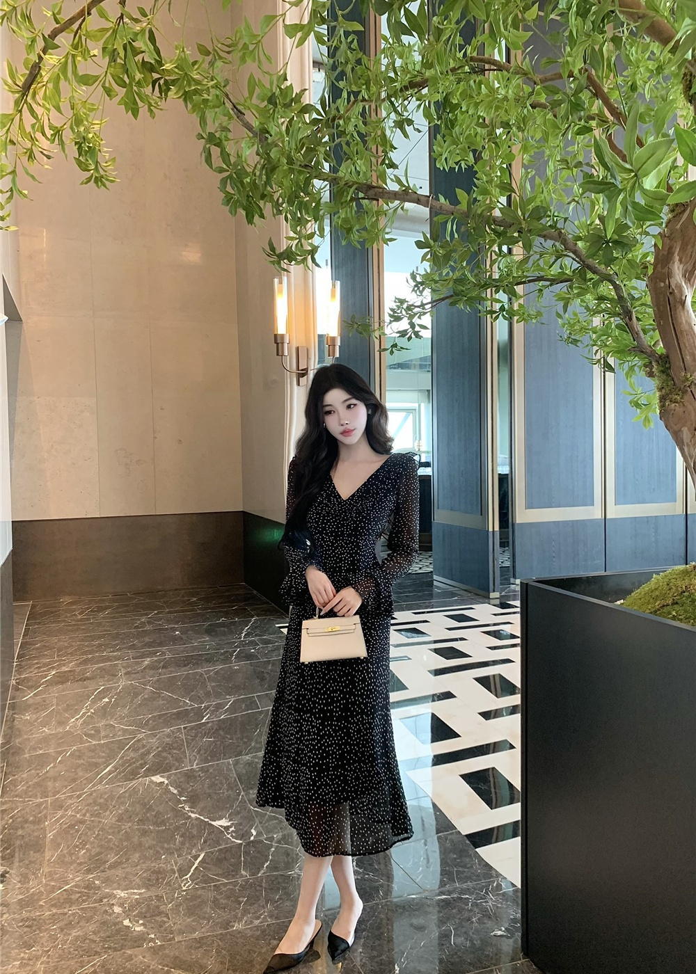 Black long sleeve temperament dress for women