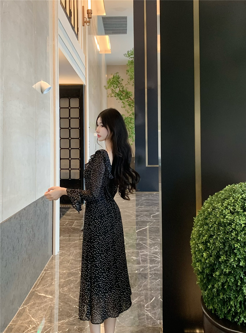 Black long sleeve temperament dress for women