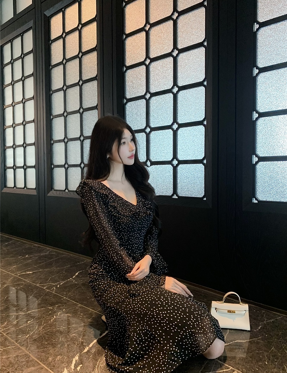 Black long sleeve temperament dress for women