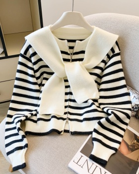 Show young collocation hooded sweater stripe shawl