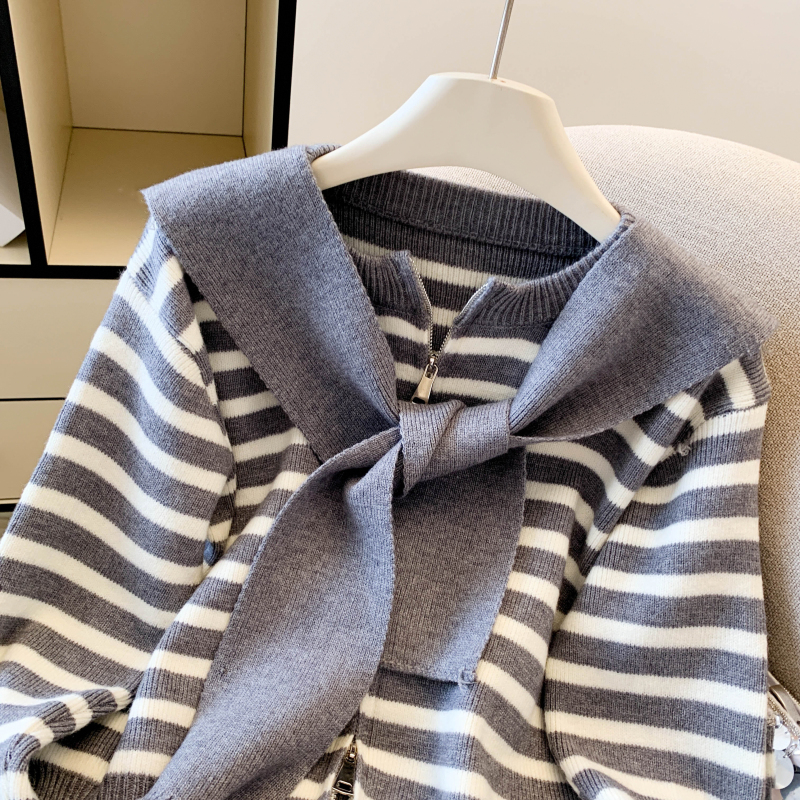 Show young collocation hooded sweater stripe shawl