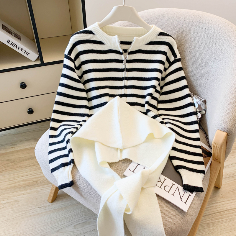 Show young collocation hooded sweater stripe shawl