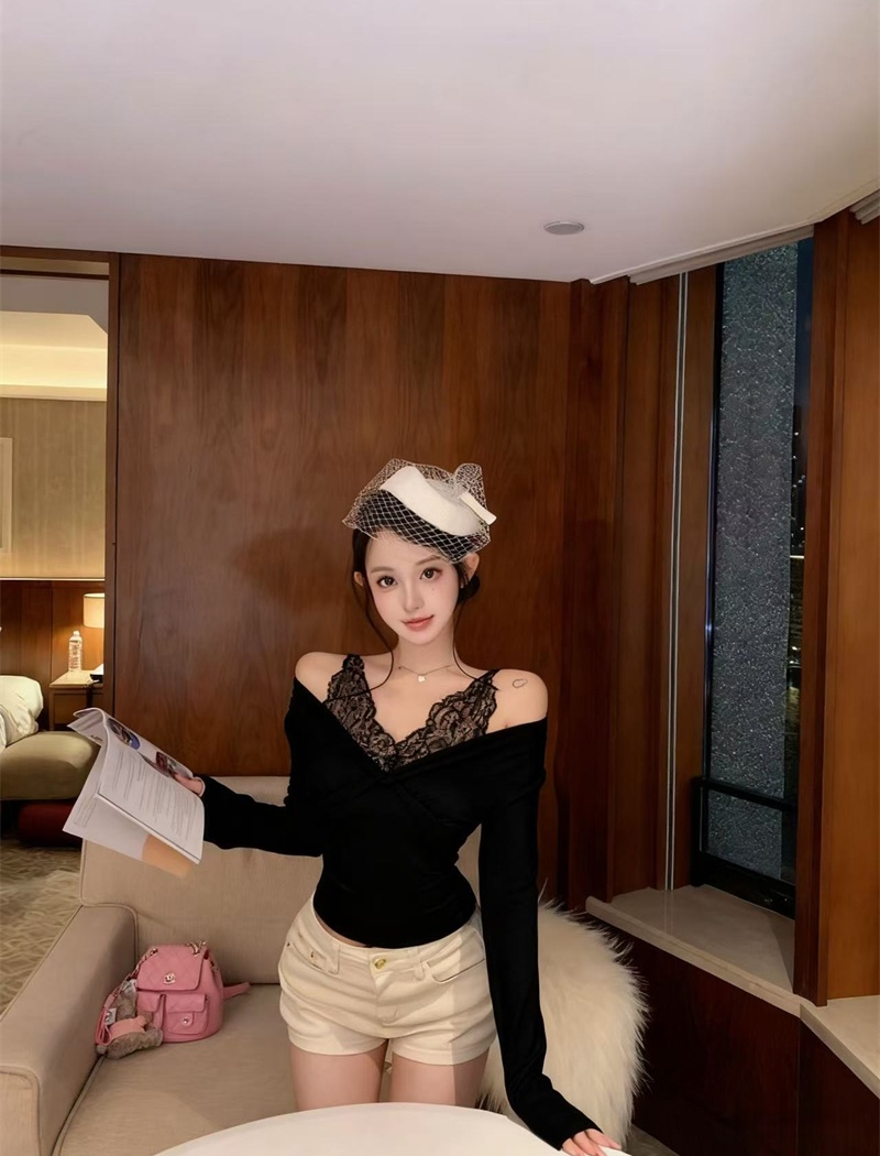 Lace V-neck splice tops