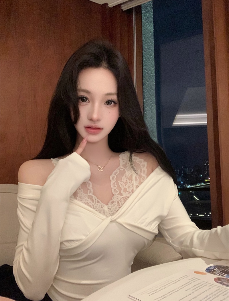 Lace V-neck splice tops