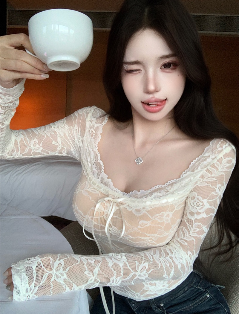 With chest pad tops bottoming shirt for women