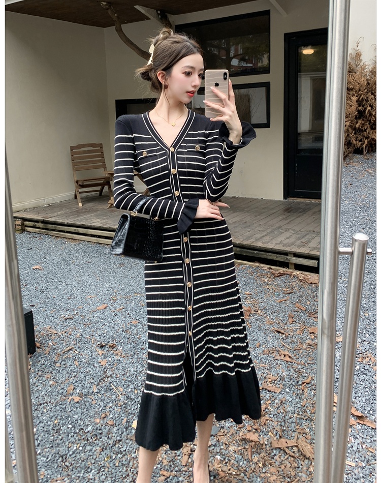 V-neck knitted dress wood ear slim long dress
