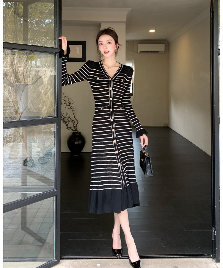 V-neck knitted dress wood ear slim long dress