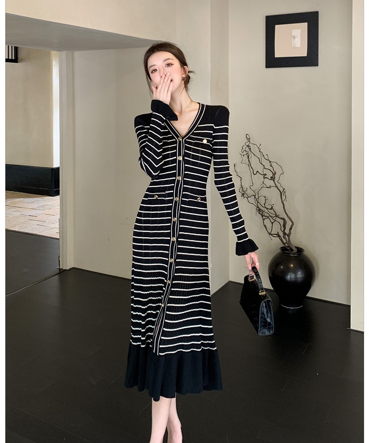 V-neck knitted dress wood ear slim long dress