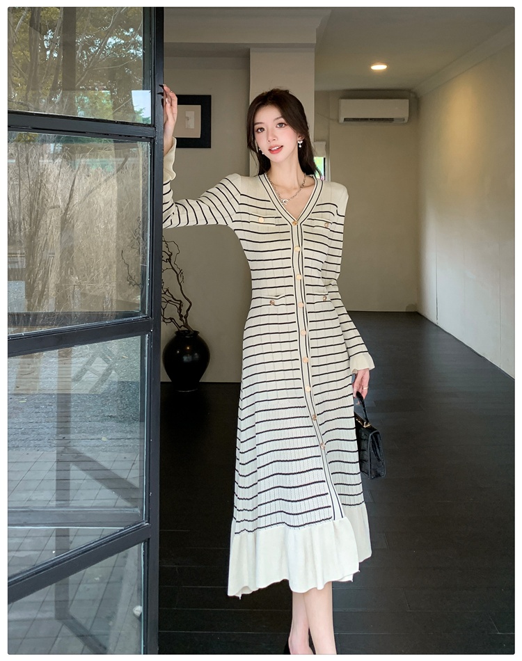 V-neck knitted dress wood ear slim long dress