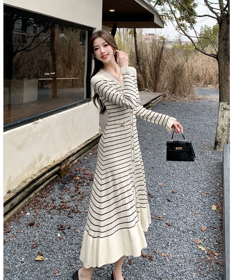 V-neck knitted dress wood ear slim long dress