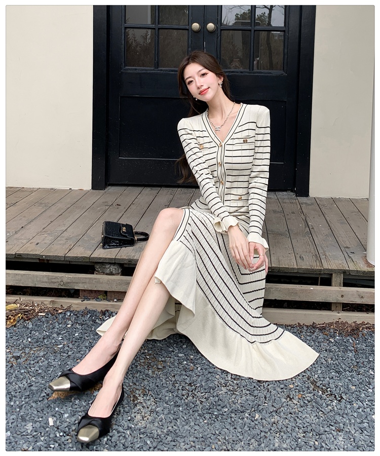 V-neck knitted dress wood ear slim long dress