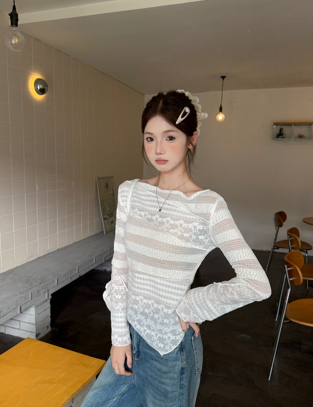 Lace T-shirt sloping shoulder bottoming shirt
