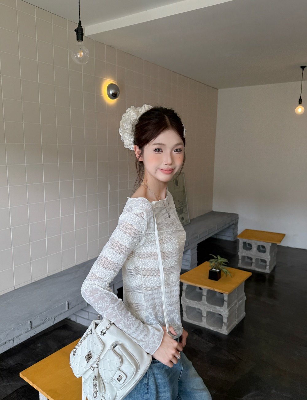 Lace T-shirt sloping shoulder bottoming shirt