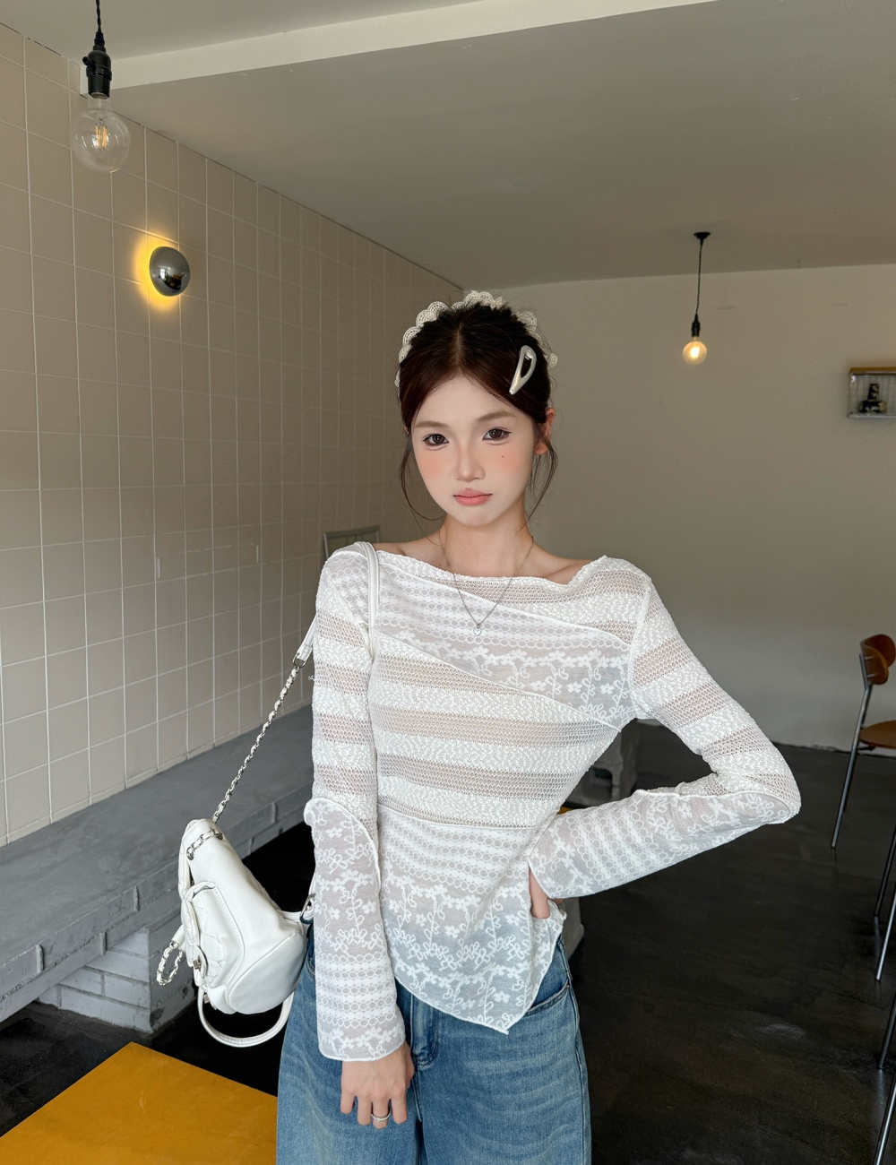 Lace T-shirt sloping shoulder bottoming shirt
