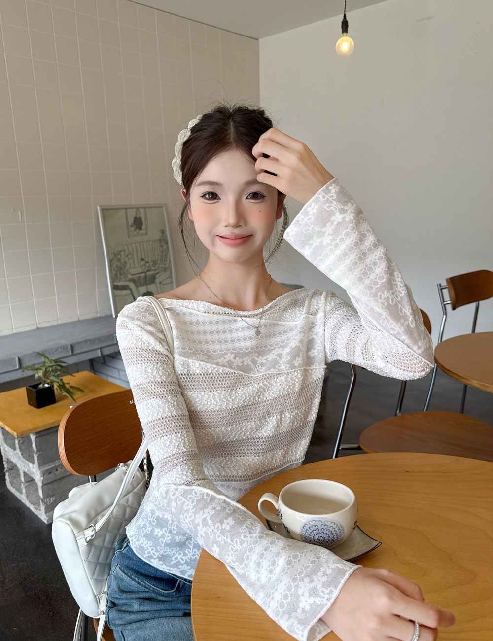 Lace T-shirt sloping shoulder bottoming shirt