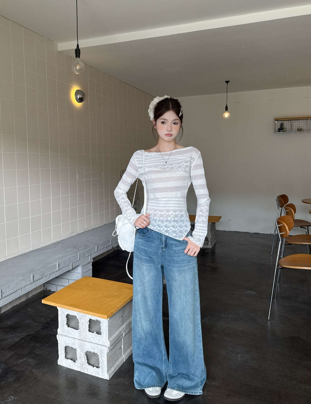 Lace T-shirt sloping shoulder bottoming shirt