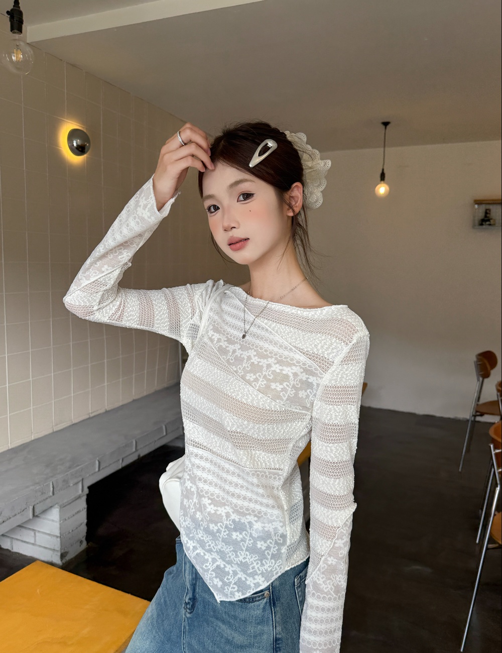 Lace T-shirt sloping shoulder bottoming shirt