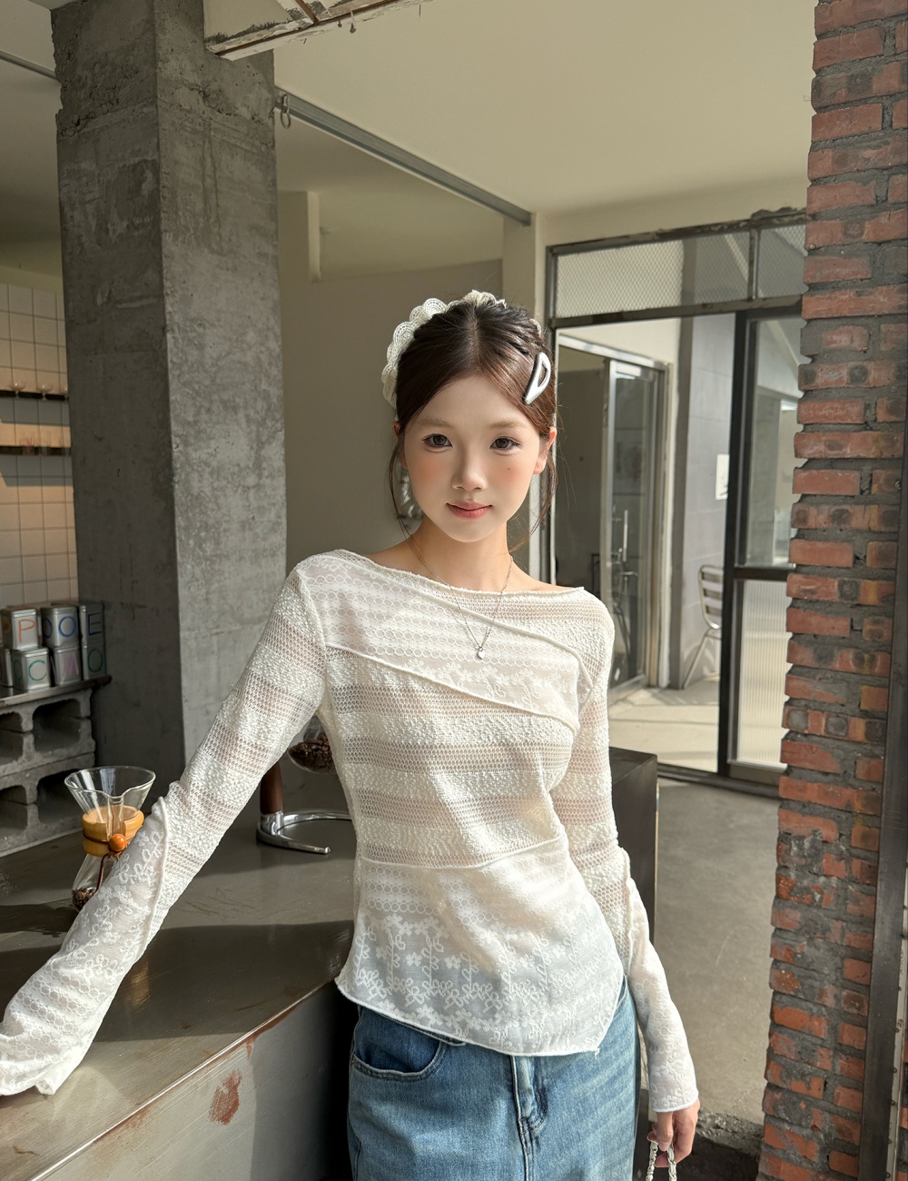 Lace T-shirt sloping shoulder bottoming shirt
