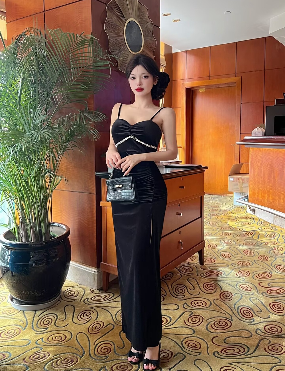 Pinched waist ladies formal dress sling V-neck long dress