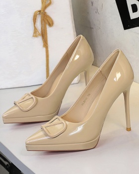 Patent leather pointed platform European style lazy shoes