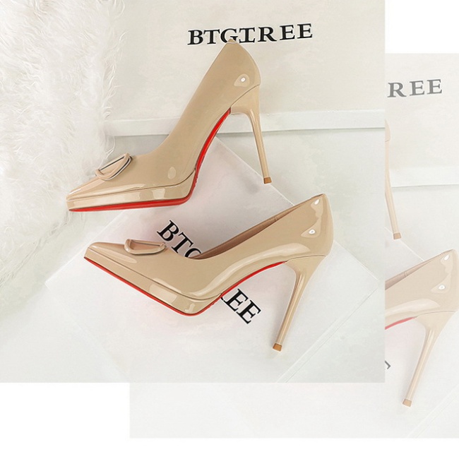 Patent leather pointed platform European style lazy shoes