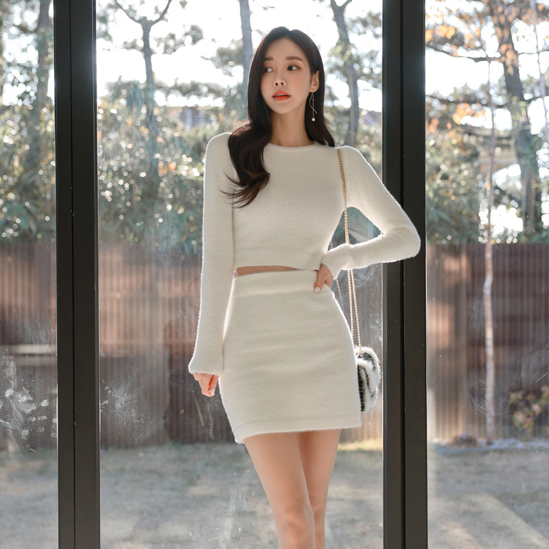 Short long sleeve small shirt round neck short skirt a set