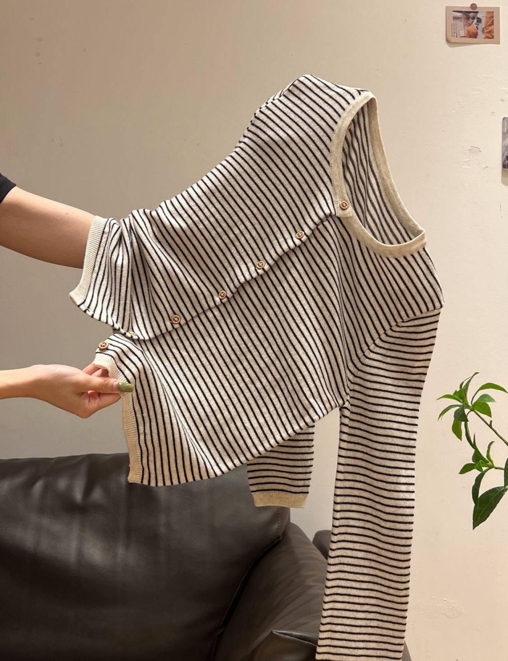Retro autumn and winter stripe tops small round neck sweater