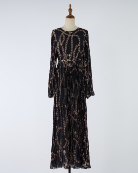 Long sleeve pleated large skirt hem dress