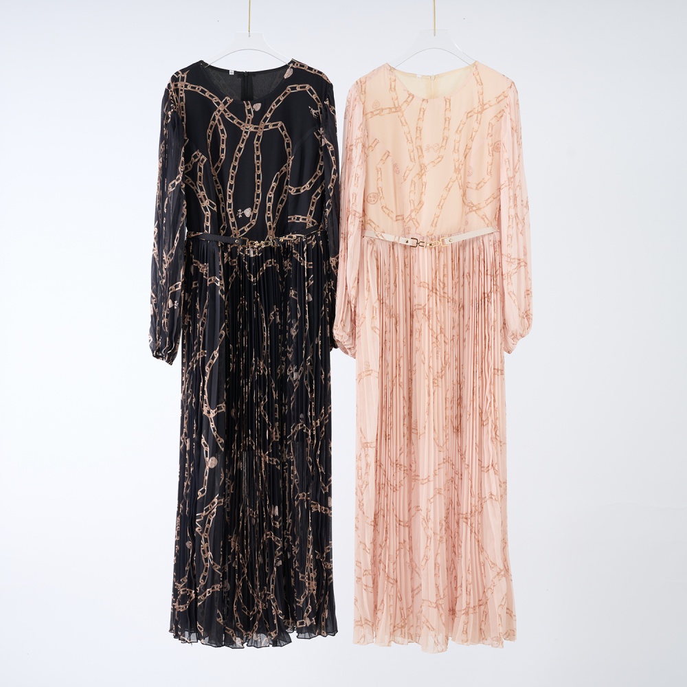 Long sleeve pleated large skirt hem dress