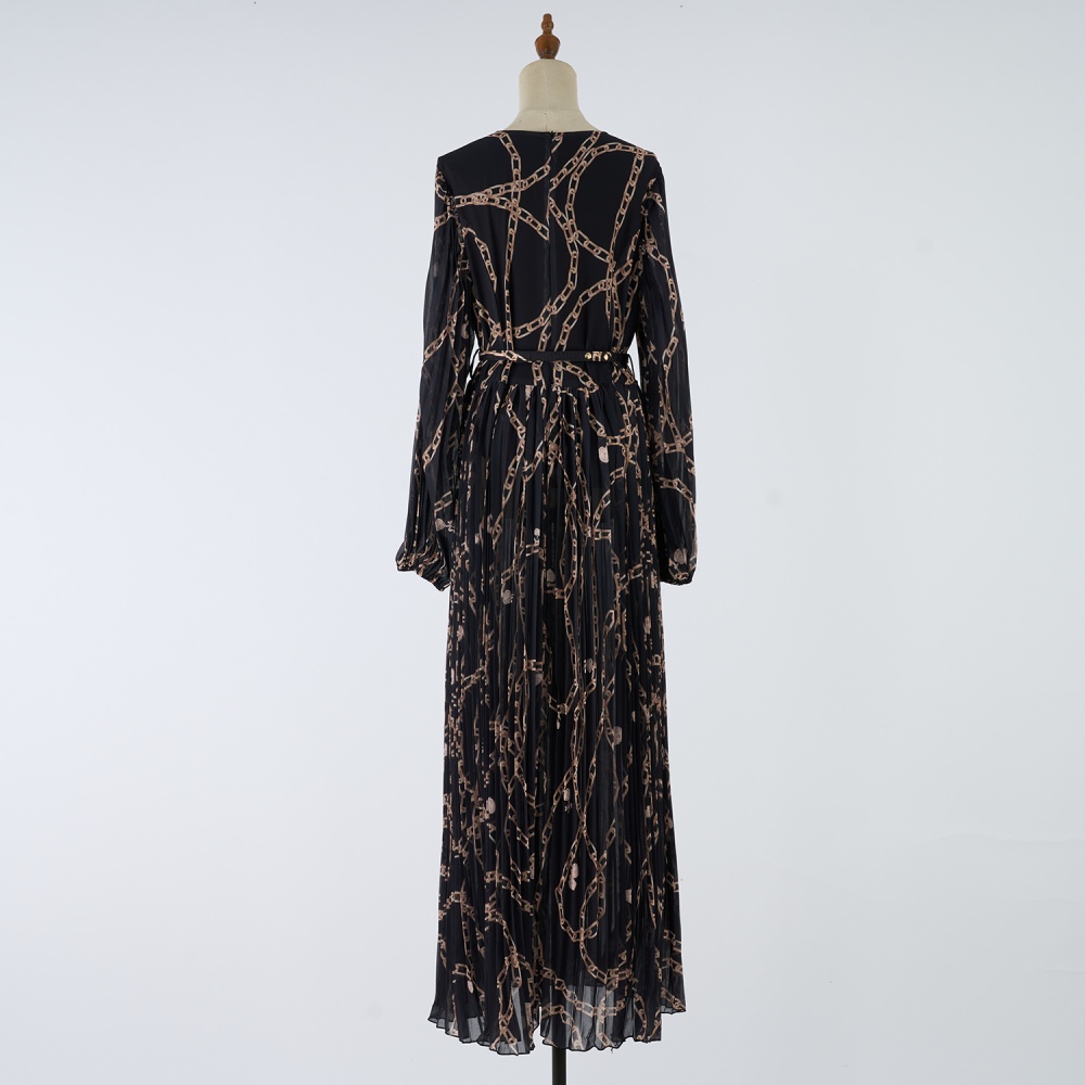 Long sleeve pleated large skirt hem dress